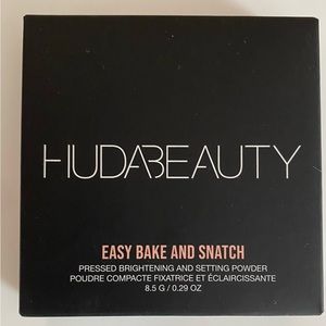 Easy Bake and Snatch Pressed Talc-Free
Brightening and Setting Powder